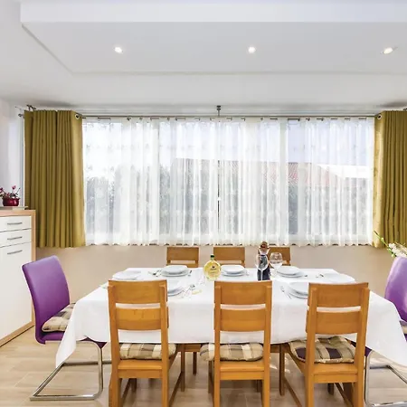 Awesome In With Kitchen Hébergement de vacances