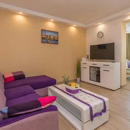 Awesome In With Kitchen Hébergement de vacances *